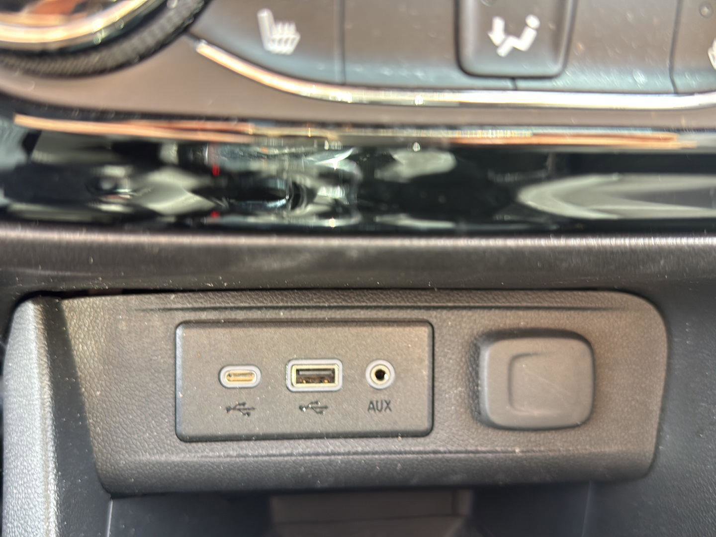 Used 2023 Buick Encore GX Essence w/ Experience Buick Package FWD image 19