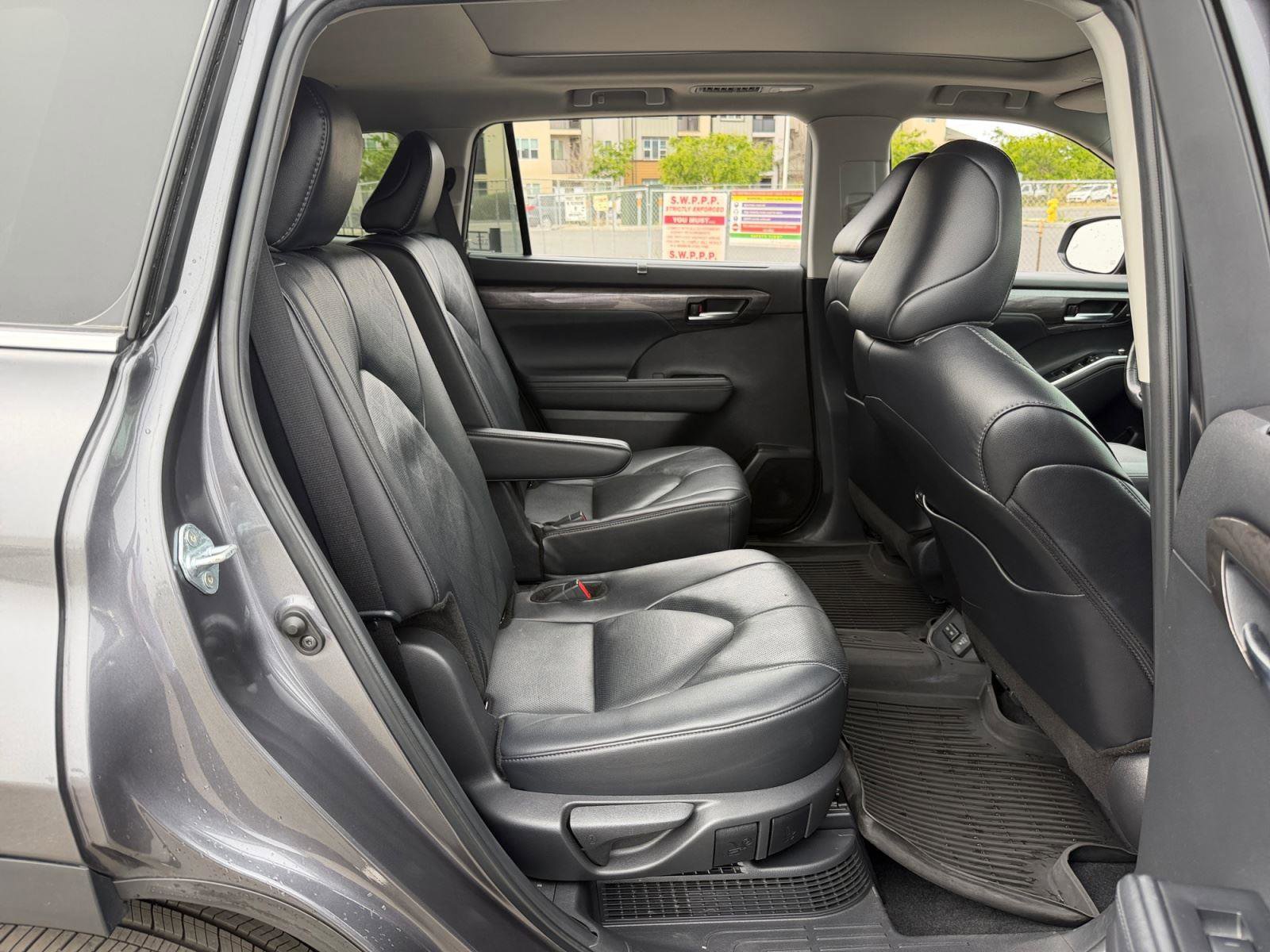 Used 2024 Toyota Highlander Platinum image 19