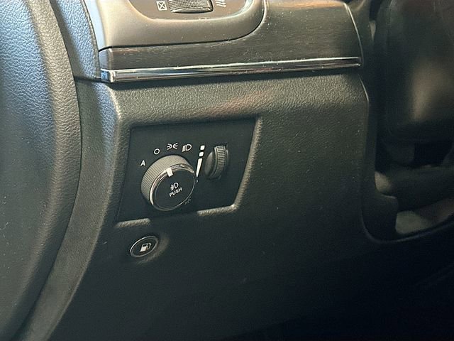 Used 2018 Jeep Grand Cherokee Limited w/ Luxury Group II image 11