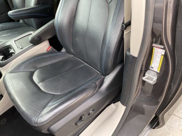 Used 2021 Chrysler Pacifica Touring-L FWD image 16