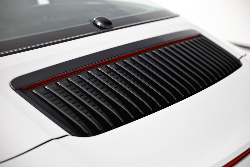 Certified 2018 Porsche 911 Targa 4S w/ Sportdesign Package image 16