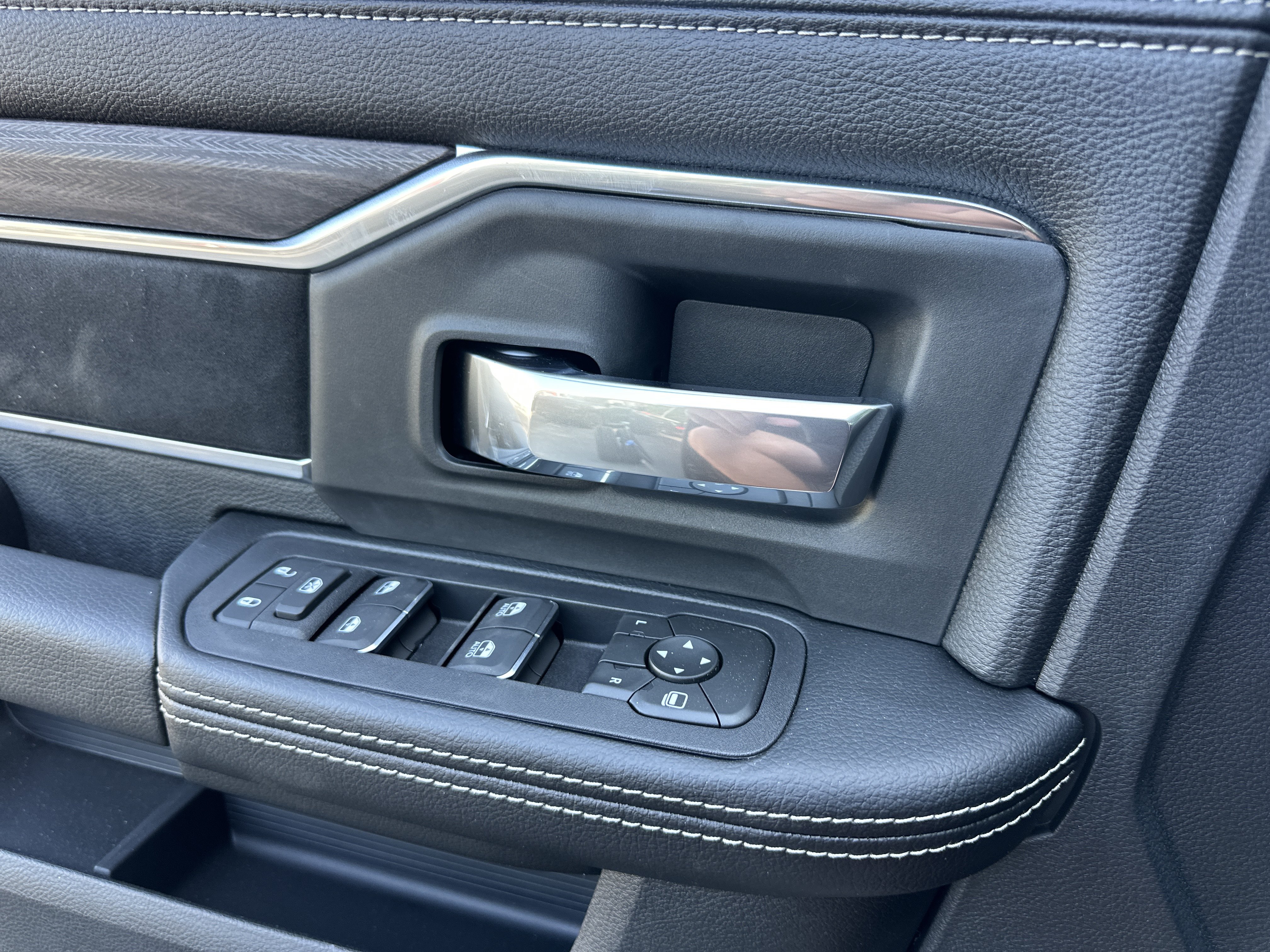 New 2026 RAM 5500 4x4 Crew Cab w/ Laramie Trim Package image 13