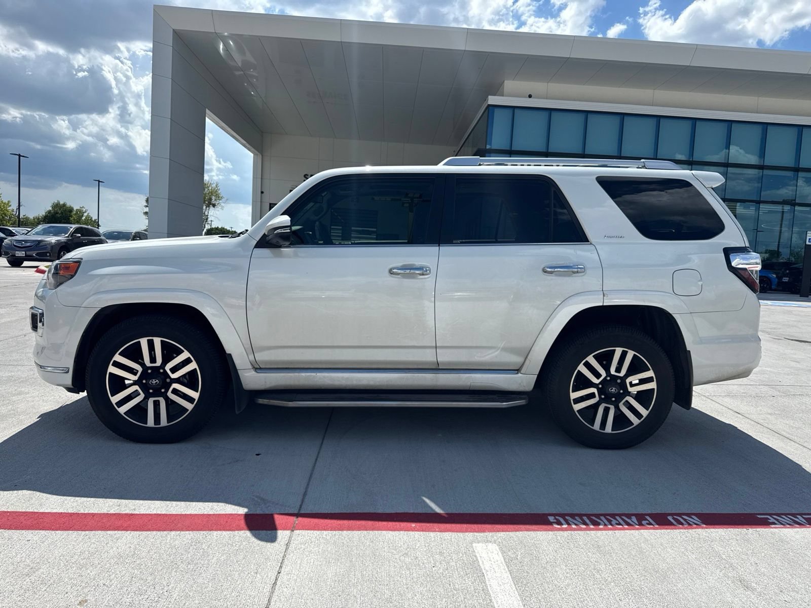 Used 2022 Toyota 4Runner Limited AWD/4WD image 2