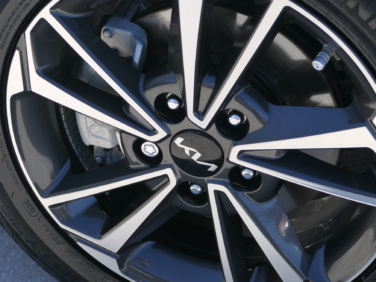 Certified 2023 Kia Forte LXS FWD image 11