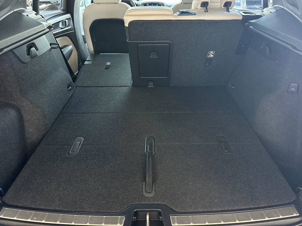 Certified 2023 Volvo XC40 B5 Ultimate w/ Protection Package Premier AWD/4WD image 14