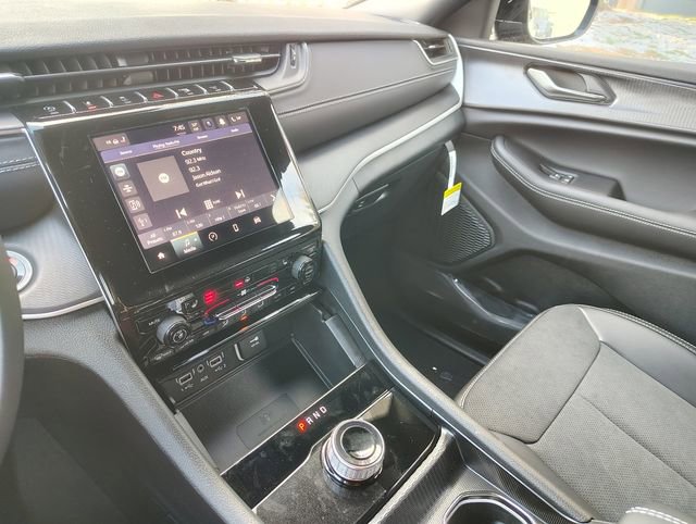 New 2025 Jeep Grand Cherokee L Altitude image 28