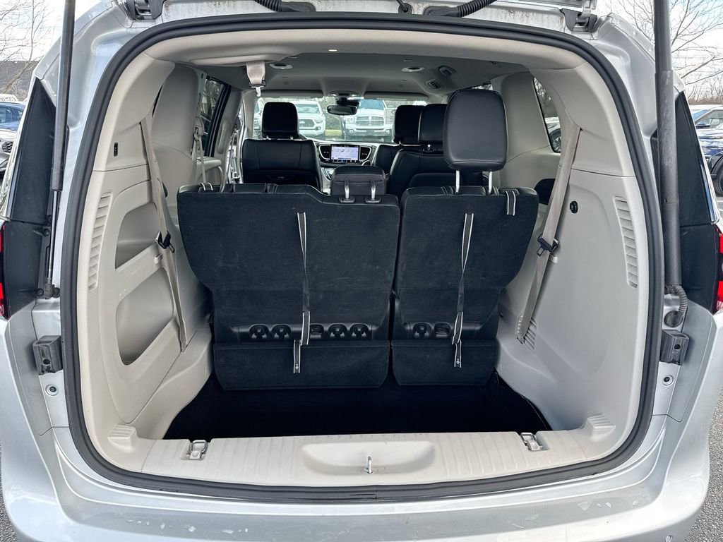 Used 2024 Chrysler Pacifica Touring-L image 23