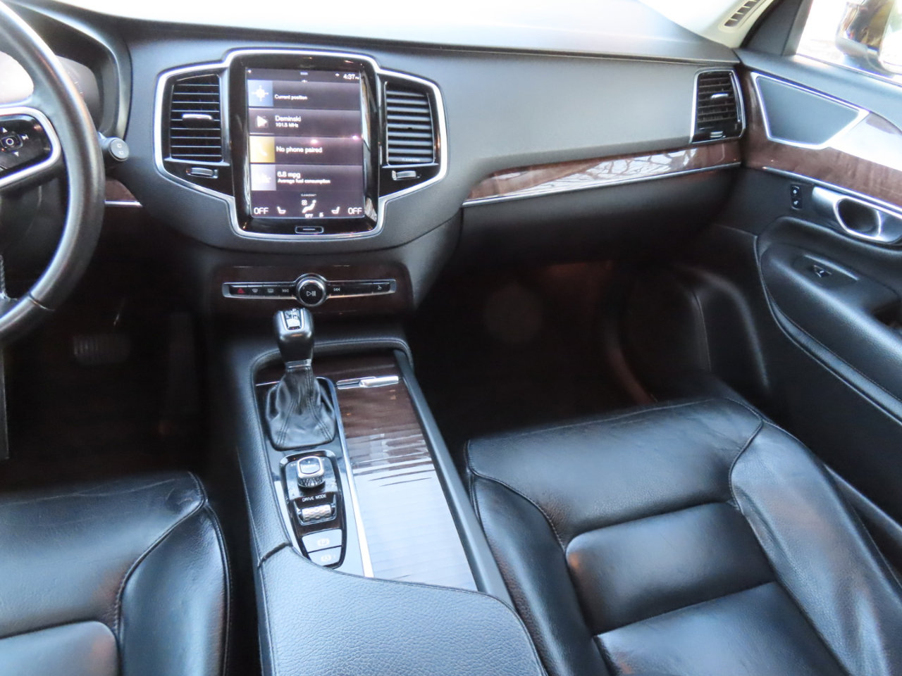 Used 2016 Volvo XC90 T6 Momentum w/ Momentum Plus Package image 13