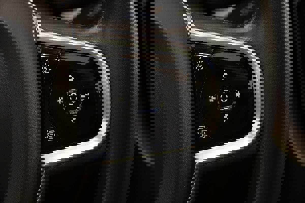 Used 2021 Volvo XC60 T5 Inscription w/ Protection Package Premier image 37