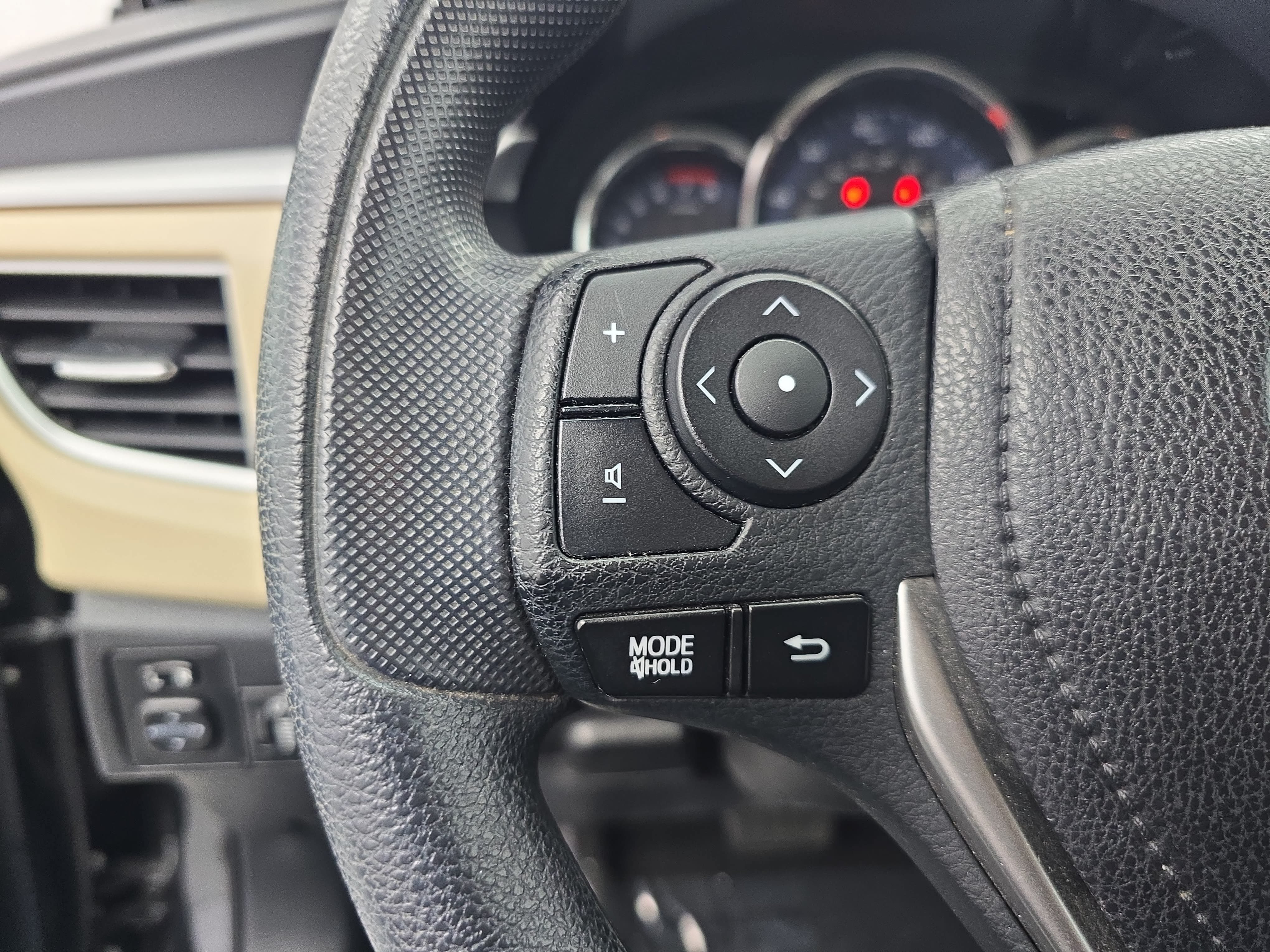 Used 2016 Toyota Corolla LE FWD image 16