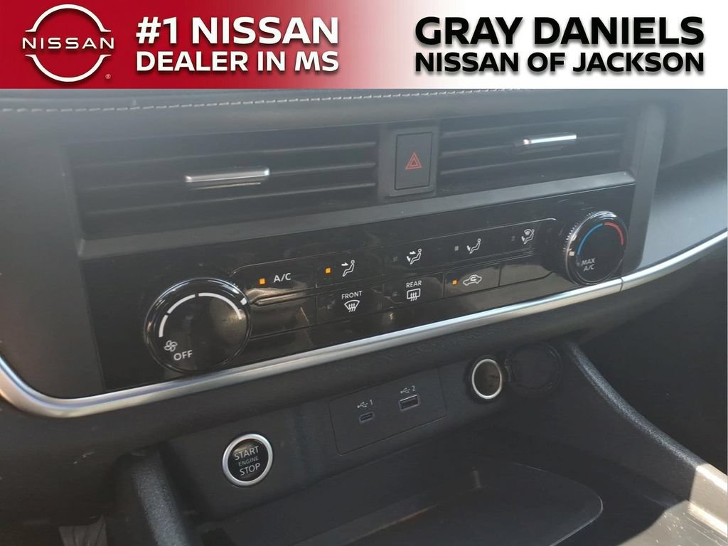 Used 2023 Nissan Rogue S AWD/4WD image 17