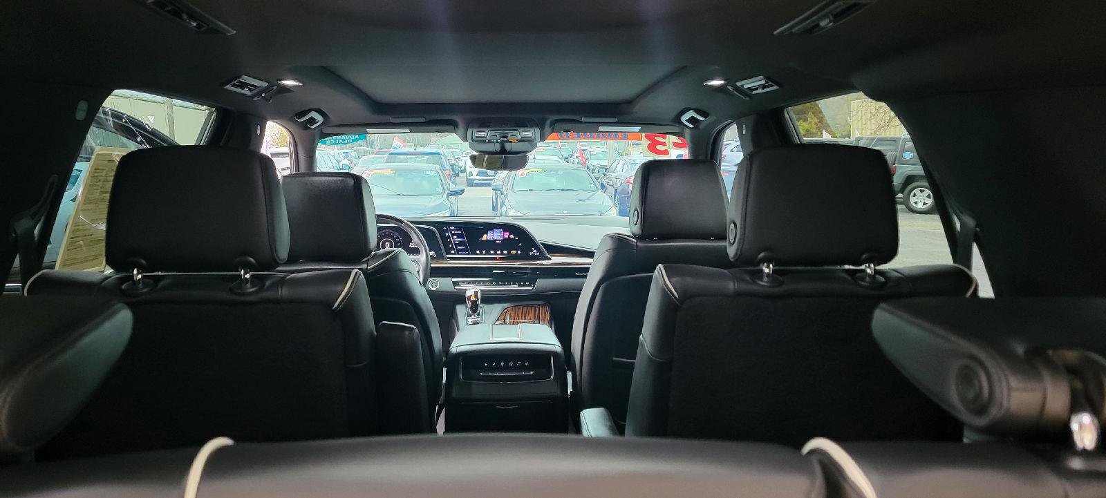 Used 2023 Cadillac Escalade Premium Luxury image 34