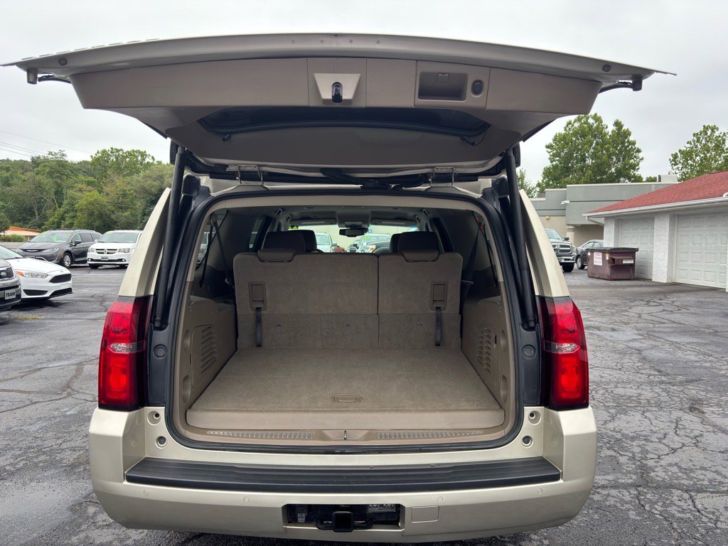 Used 2017 Chevrolet Suburban LT image 26