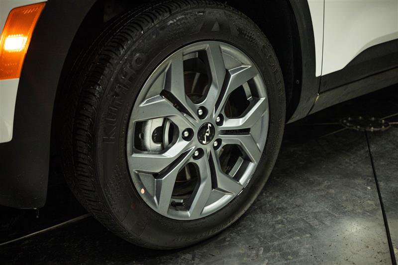 Used 2026 Kia Seltos LX AWD/4WD image 3