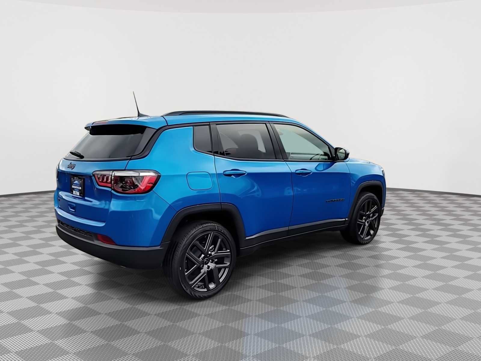 New 2026 Jeep Compass Latitude image 8