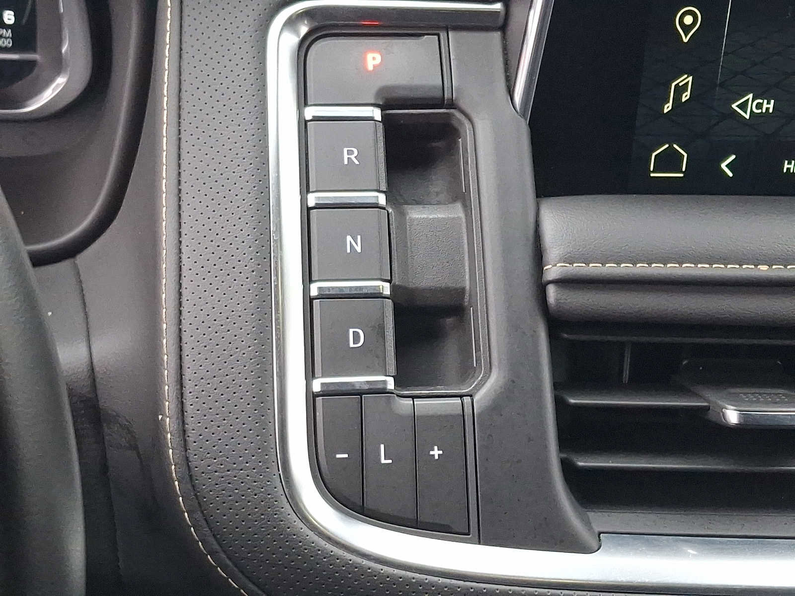 Used 2023 GMC Yukon SLT image 16