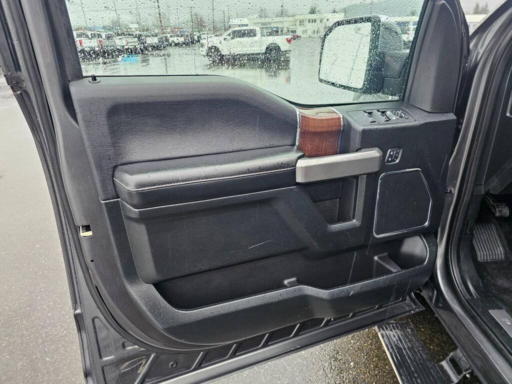 Used 2016 Ford F150 Platinum w/ Equipment Group 701A Luxury AWD/4WD image 16
