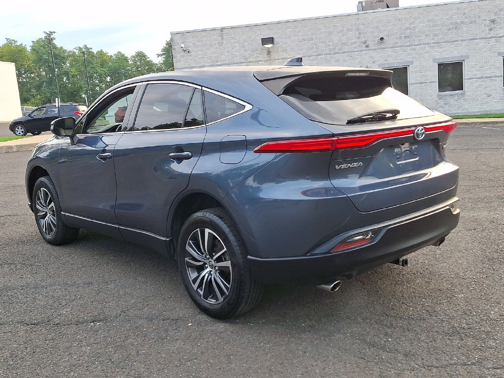 Used 2022 Toyota Venza LE AWD/4WD image 27