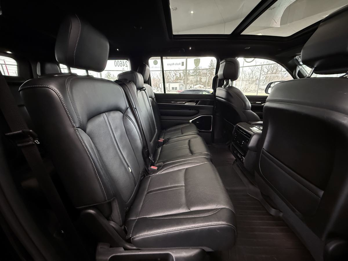 Used 2022 Jeep Wagoneer Series III w/ Premium Group I AWD/4WD image 33
