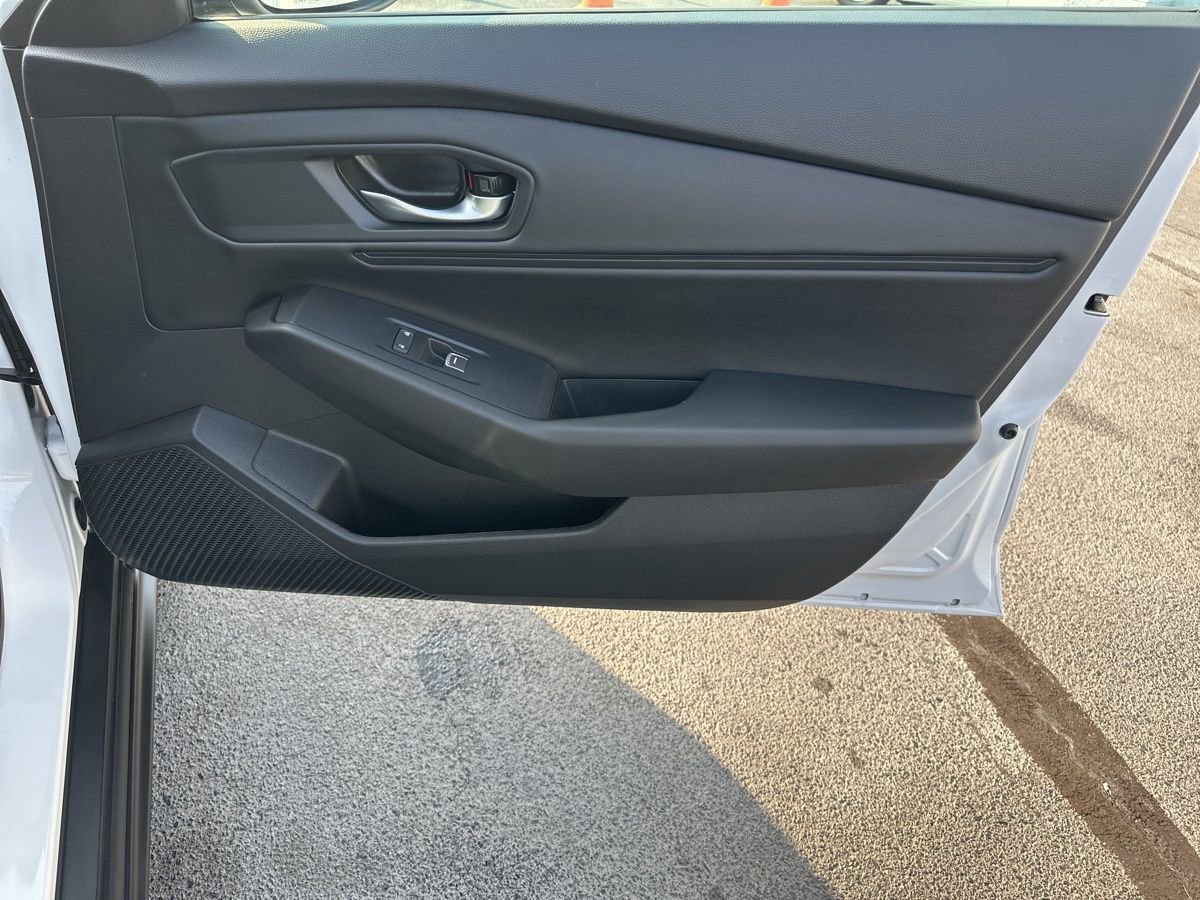 Used 2025 Honda Accord SE image 27