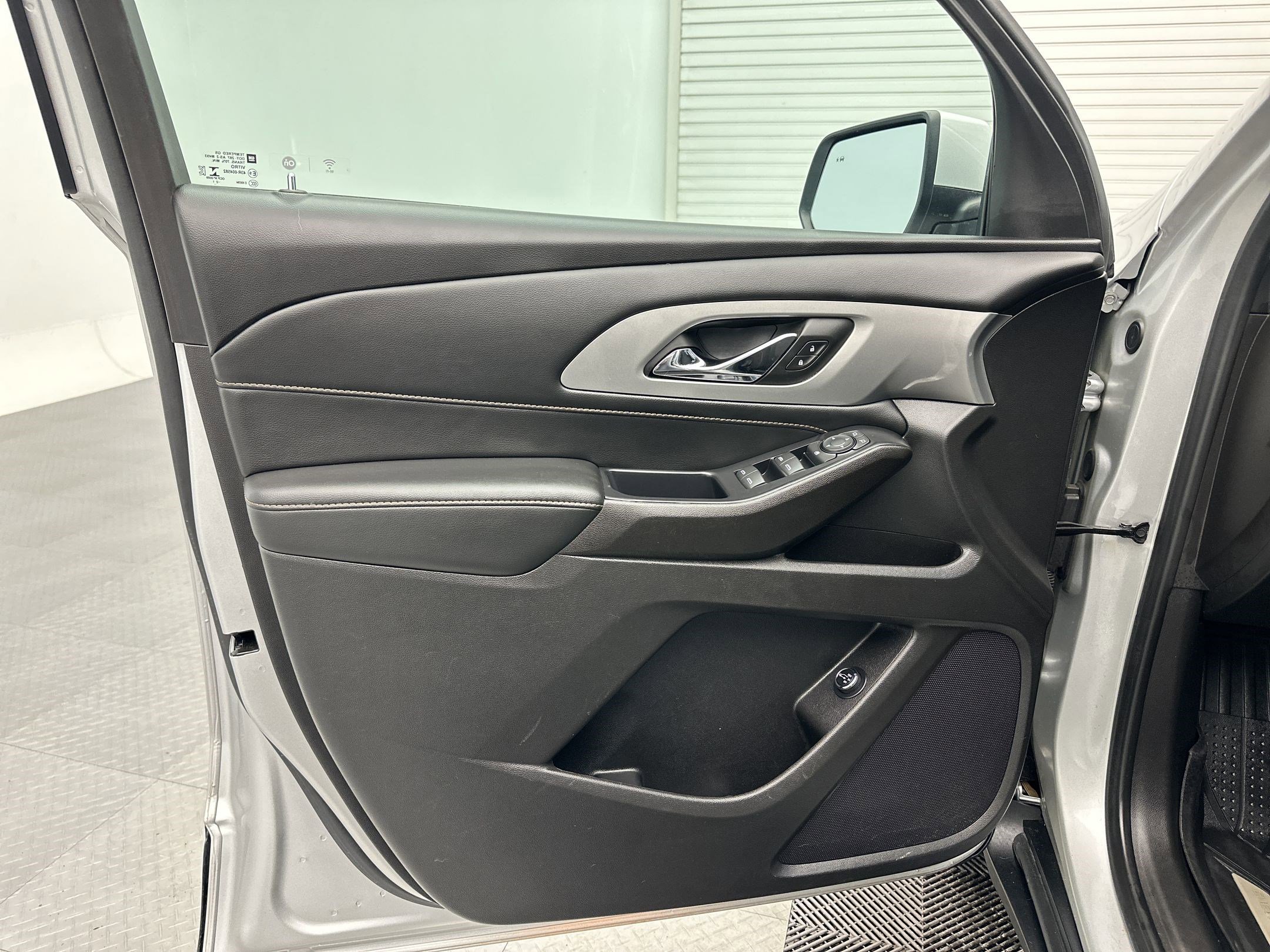 Used 2021 Chevrolet Traverse LT w/ LPO, Floor Liner Package image 20