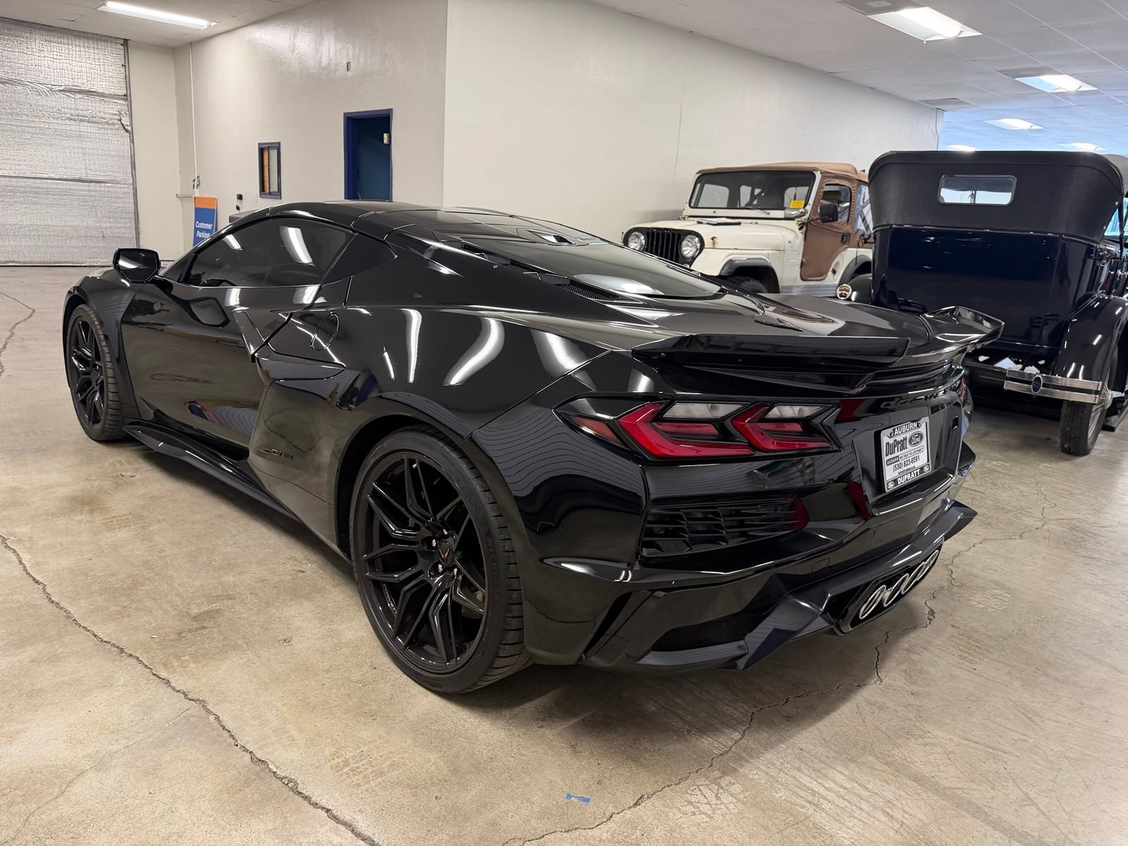 Used 2024 Chevrolet Corvette Z06 RWD image 3