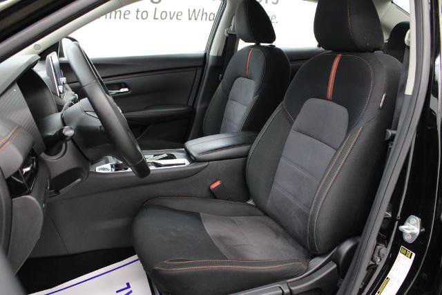 Certified 2025 Nissan Sentra SR FWD image 14