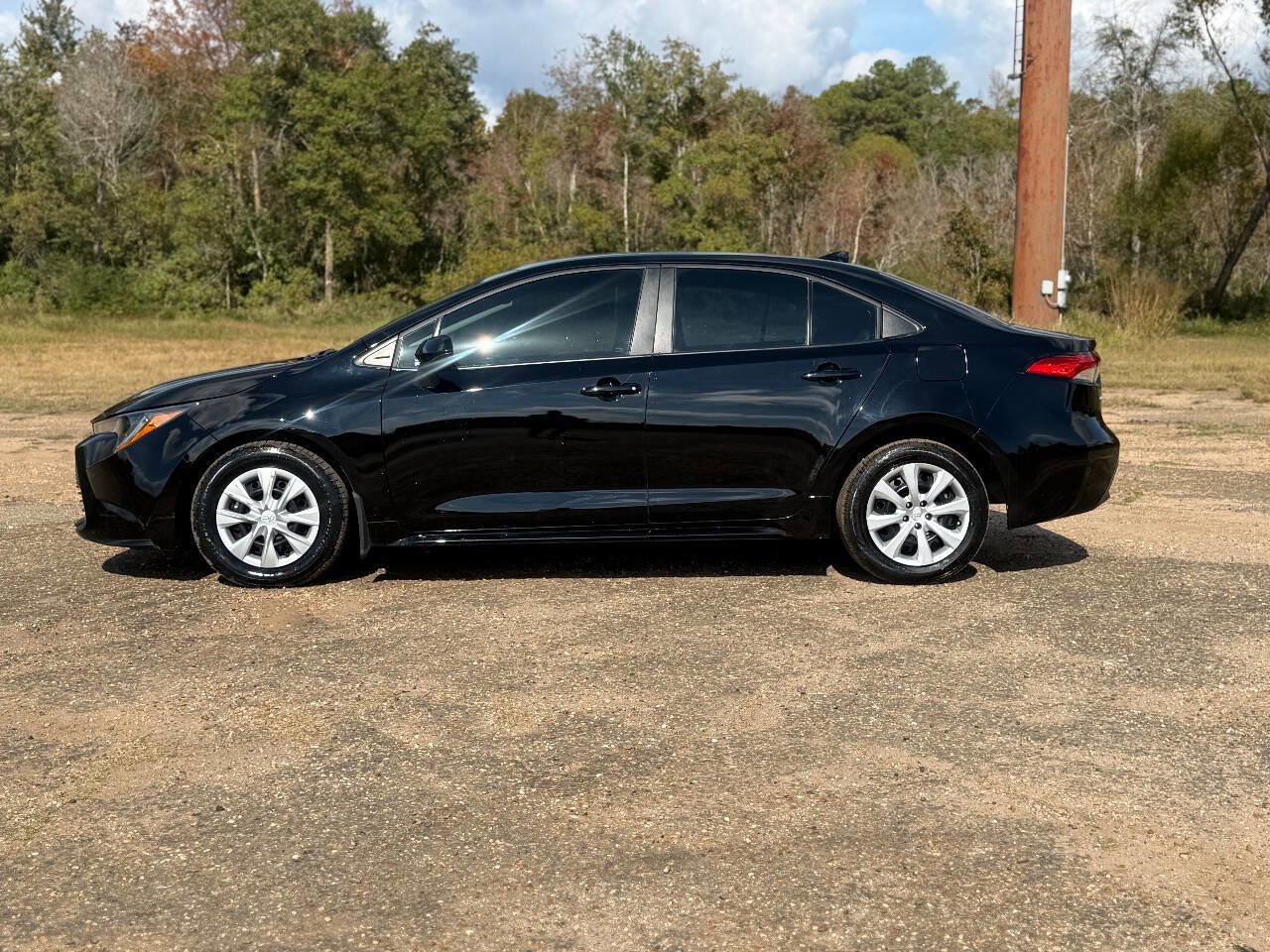 Used 2025 Toyota Corolla LE image 2
