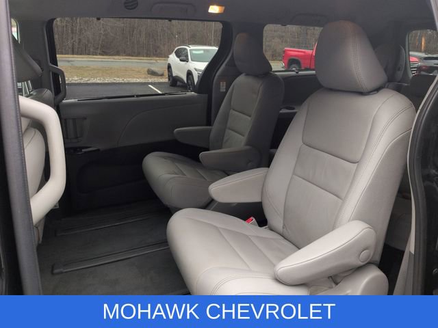 Used 2020 Toyota Sienna XLE image 24