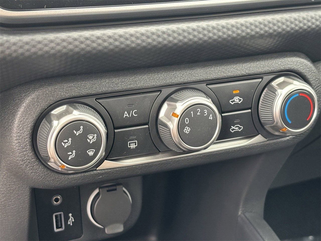 New 2025 Nissan Kicks Play S image 28