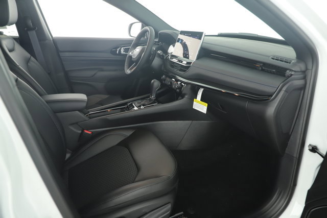 New 2026 Jeep Compass Latitude image 16