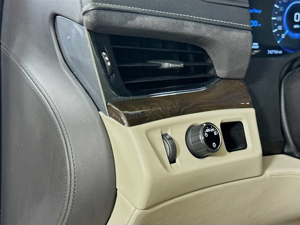 Used 2018 Cadillac Escalade Luxury RWD image 11
