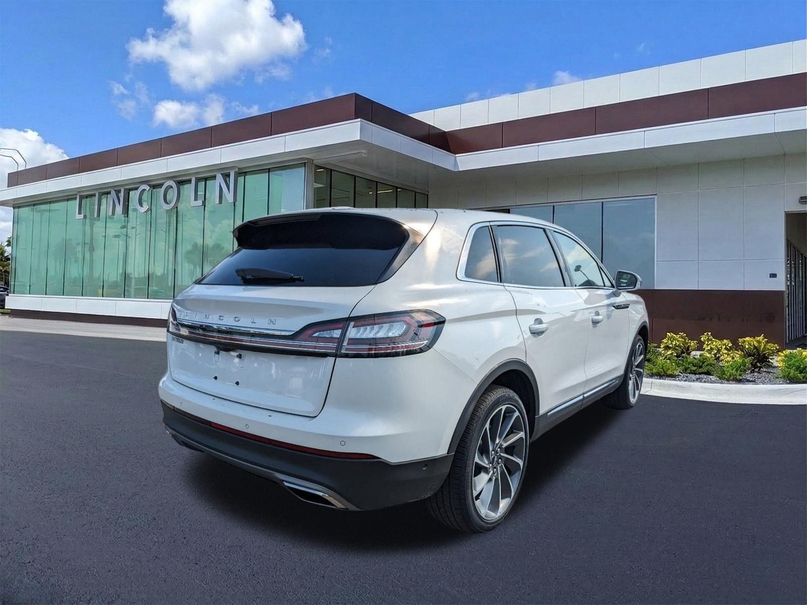 Certified 2023 Lincoln Nautilus Reserve w/ Equipment Group 202A image 5