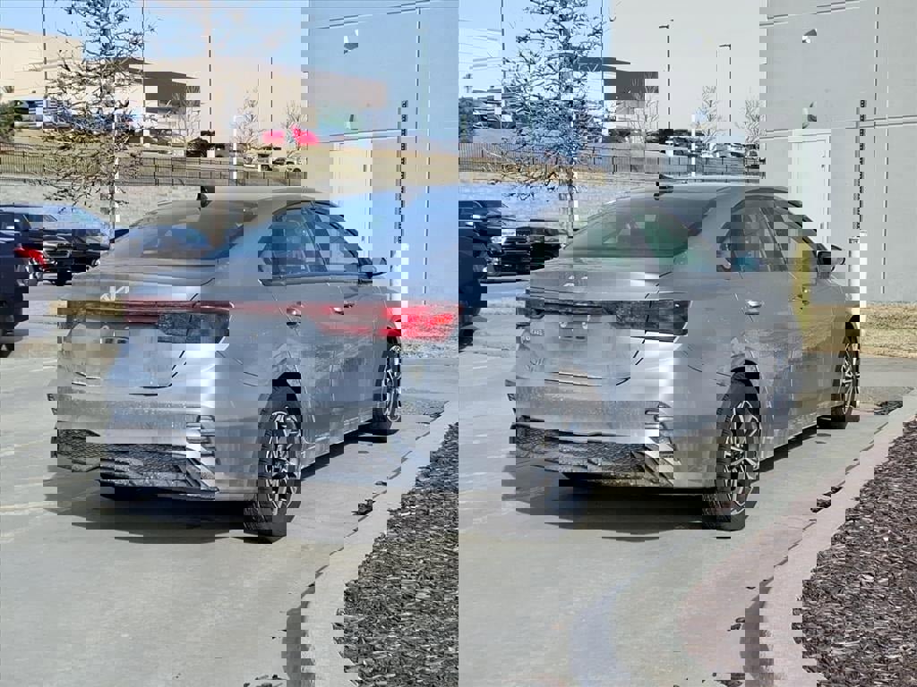 Used 2023 Kia Forte LXS image 3