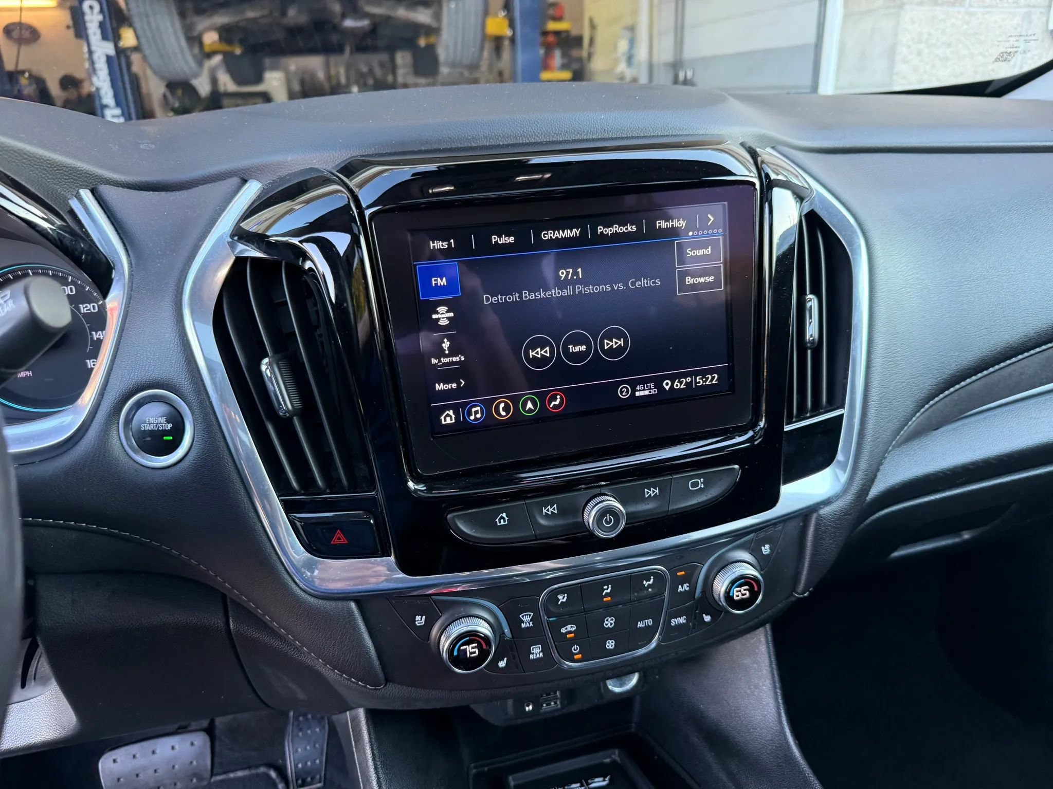 Used 2021 Chevrolet Traverse High Country w/ LPO, Cargo Package AWD/4WD image 25