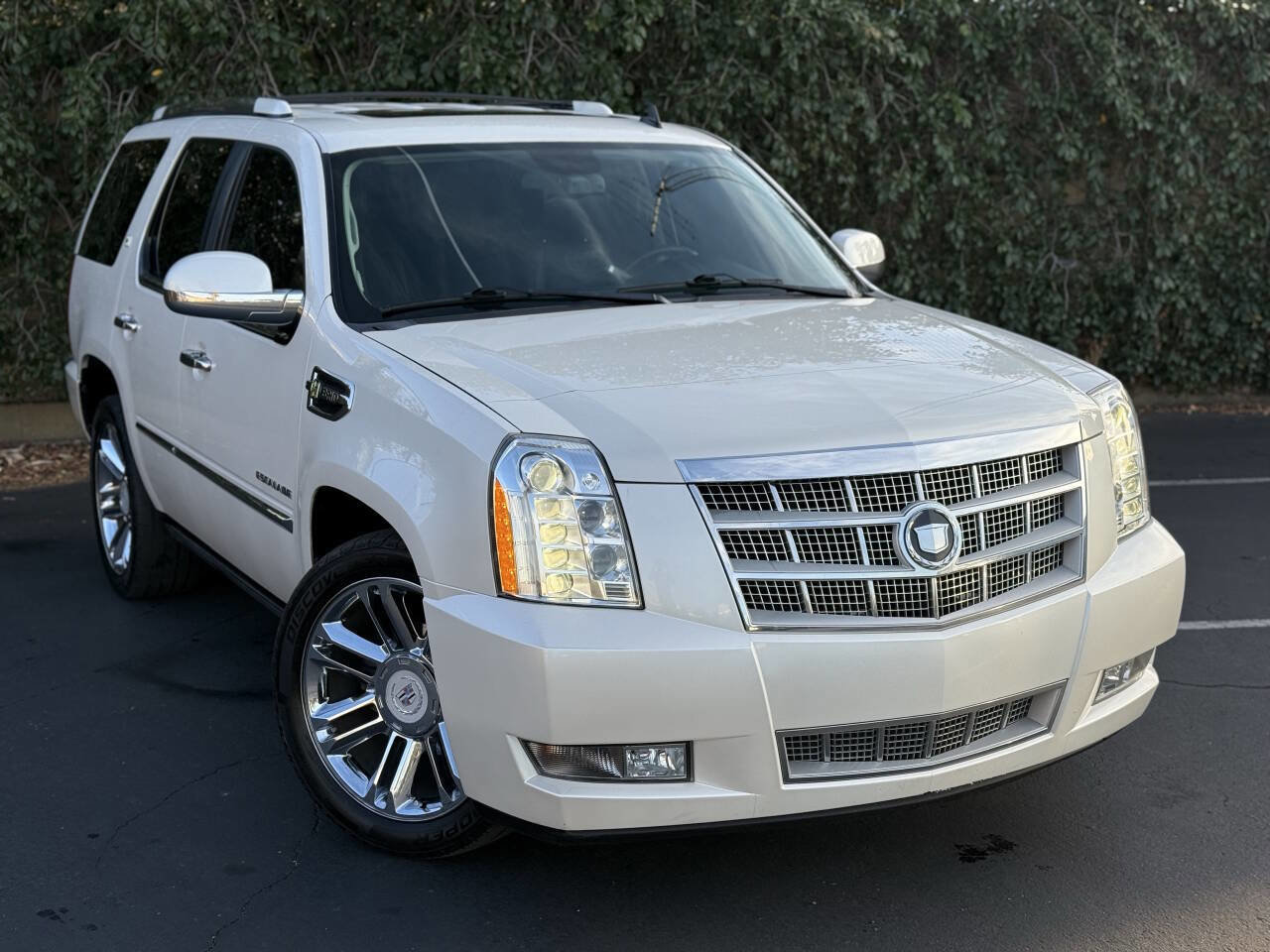 Used 2012 Cadillac Escalade Platinum image 2