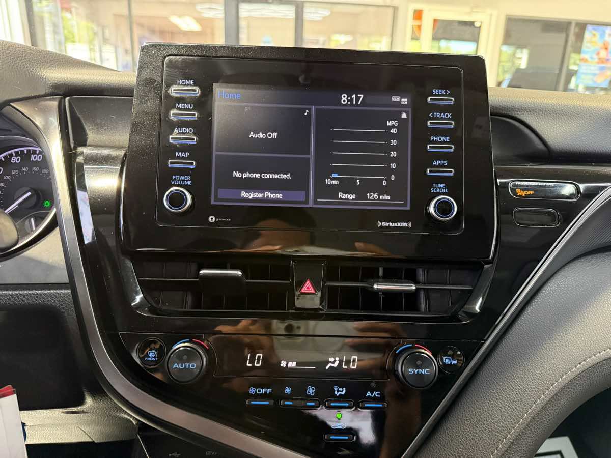 Used 2022 Toyota Camry SE FWD image 22