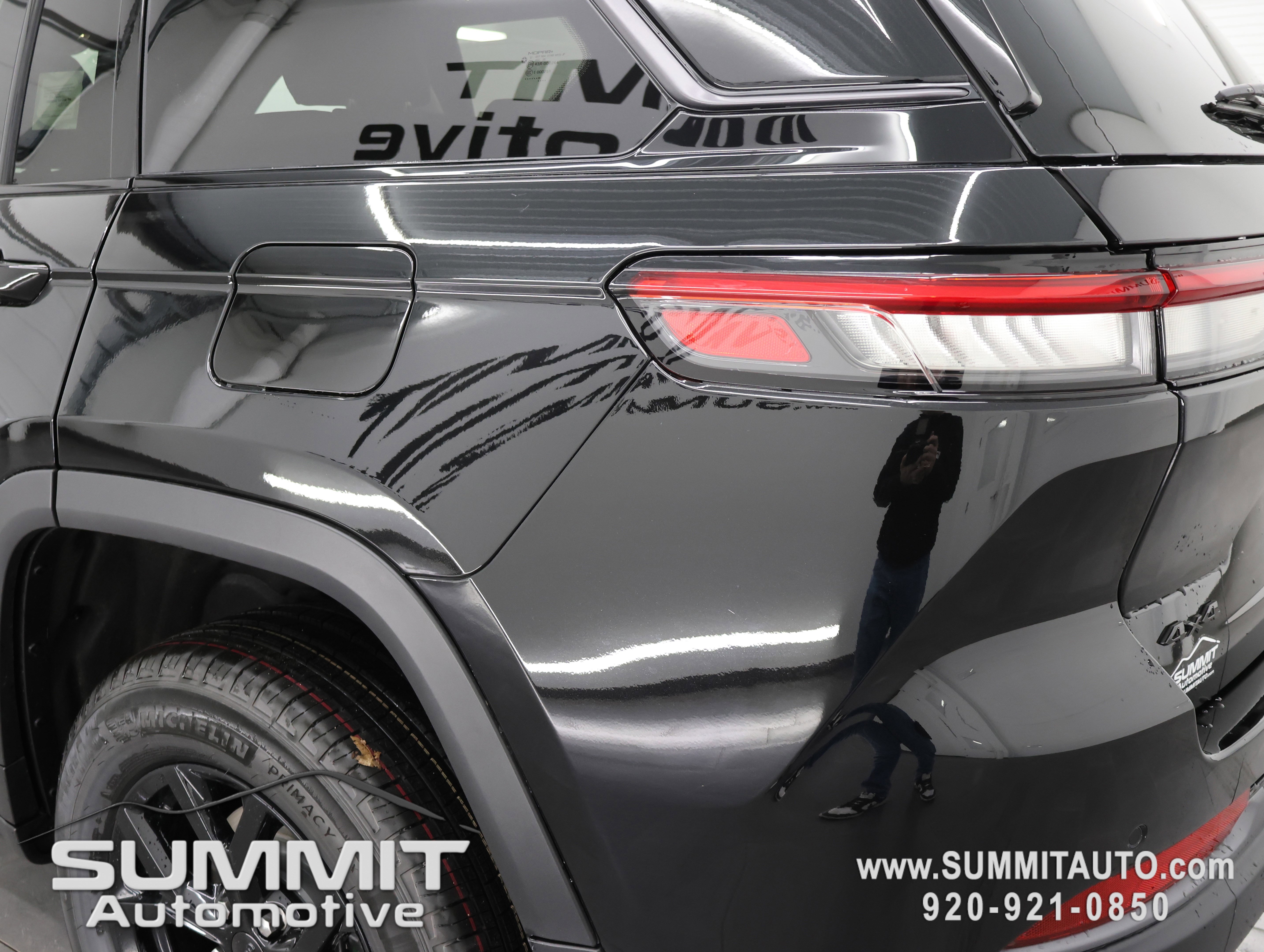 New 2026 Jeep Grand Cherokee Altitude AWD/4WD image 32