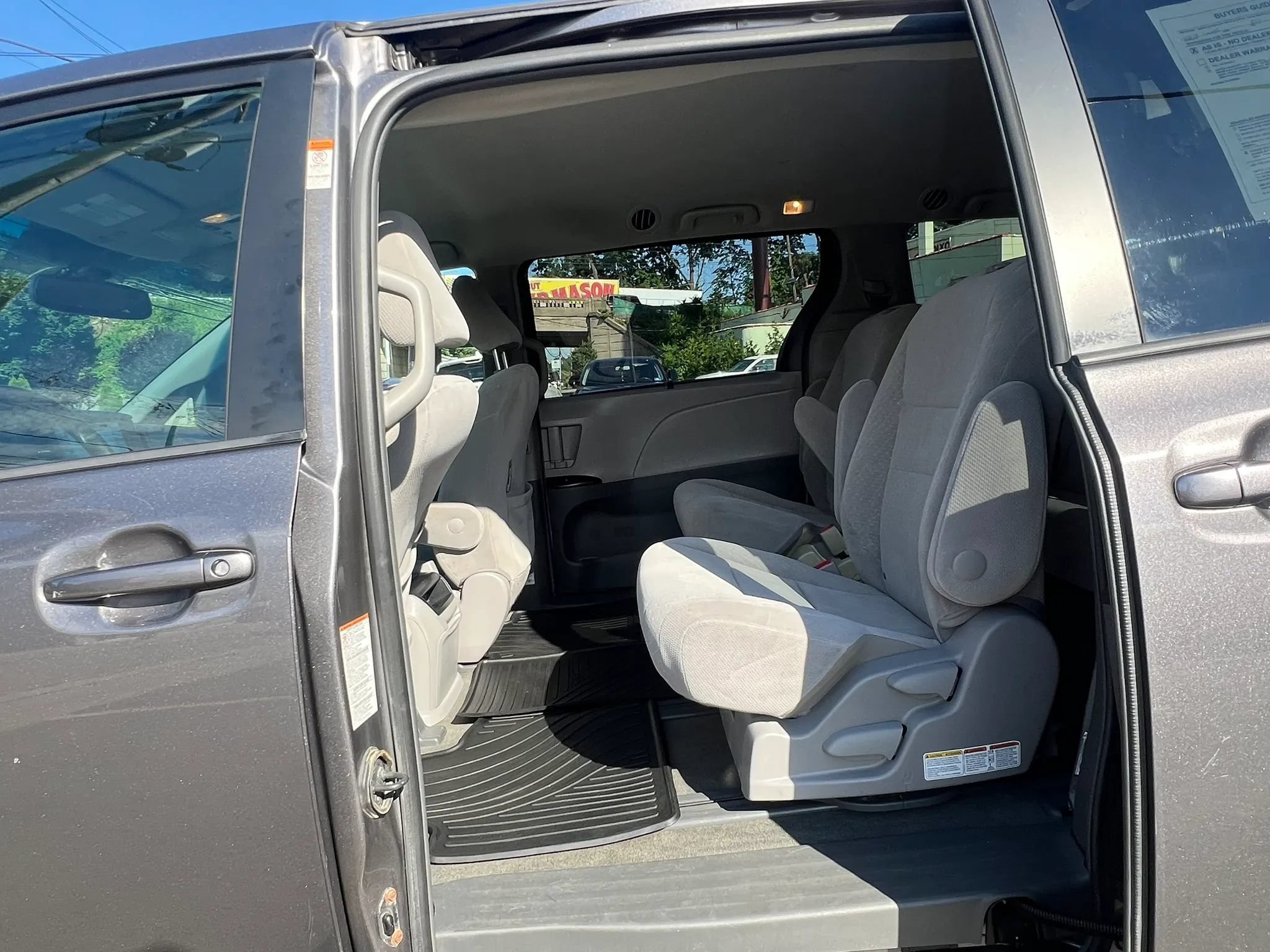 Used 2017 Toyota Sienna LE AWD/4WD image 28