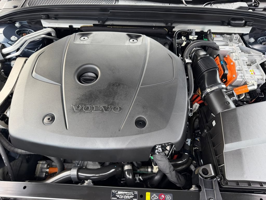 Certified 2023 Volvo S60 T8 Plus AWD/4WD image 29