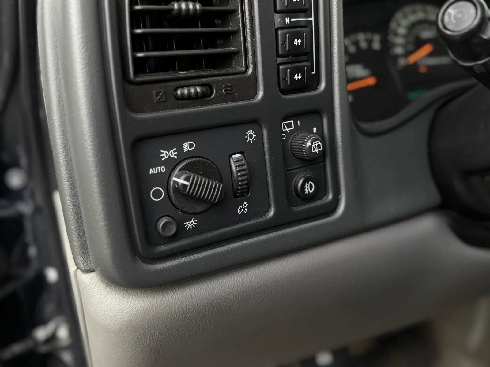 Used 2006 Chevrolet Suburban LS w/ Smart Select Package image 26