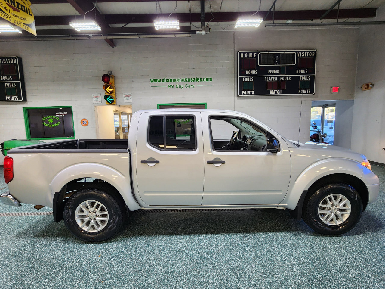 Used 2019 Nissan Frontier SV image 5
