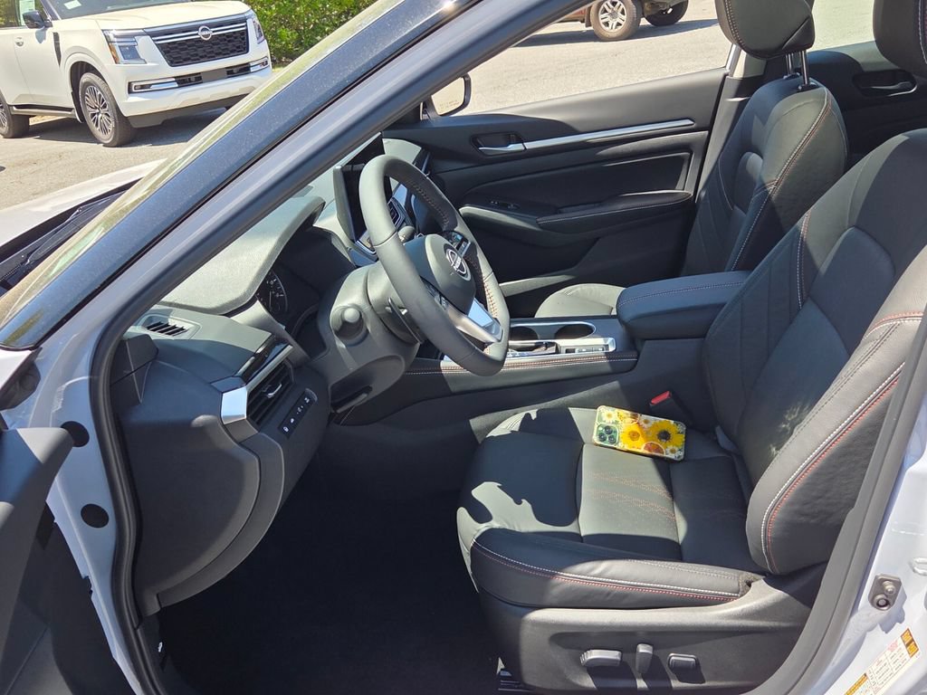 New 2026 Nissan Altima 2.5 SR w/ SR Premium Package FWD image 3