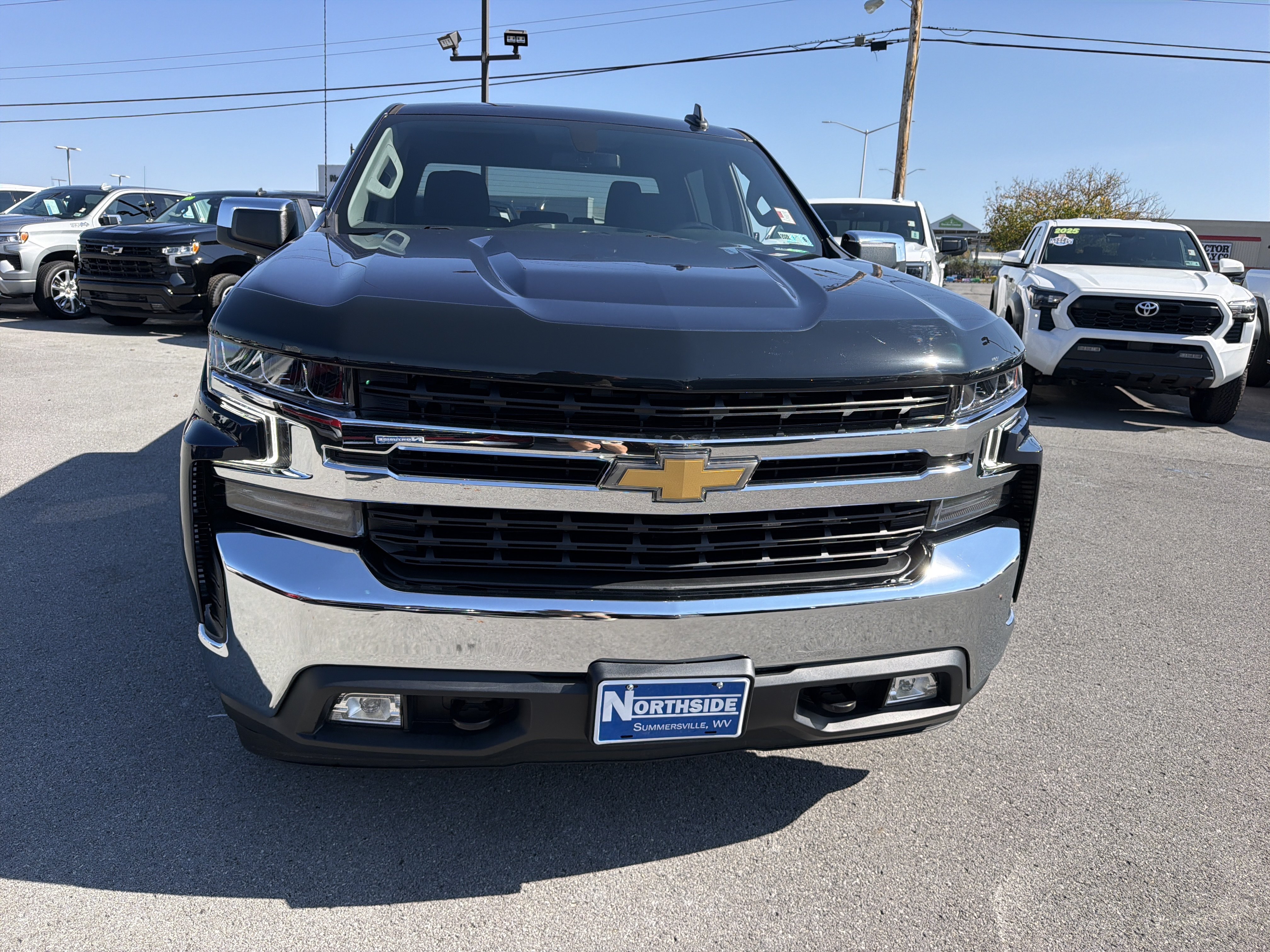 Certified 2022 Chevrolet Silverado 1500 LT AWD/4WD image 2