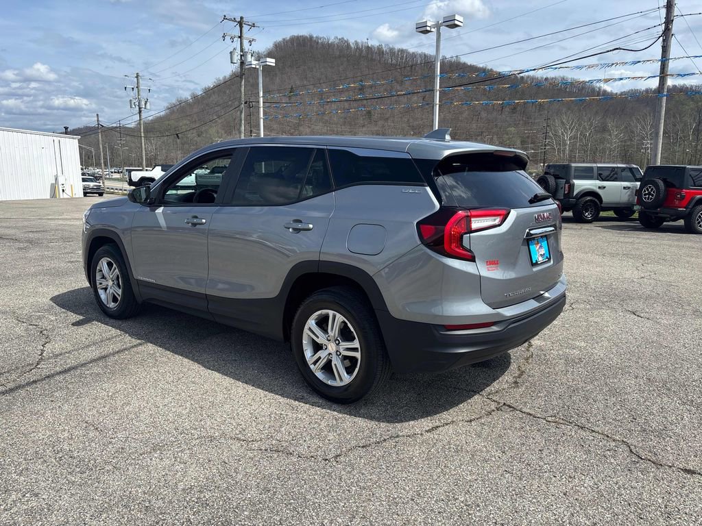 Used 2024 GMC Terrain SLE AWD/4WD image 3