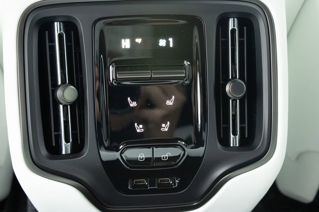 New 2025 Aston Martin DBX 707 image 19