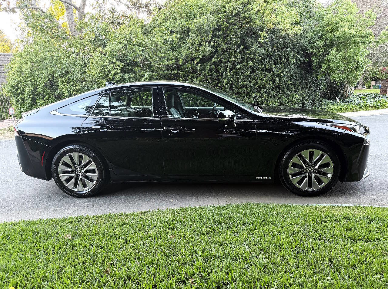 Used 2023 Toyota Mirai w/ Advanced Technology Package image 8