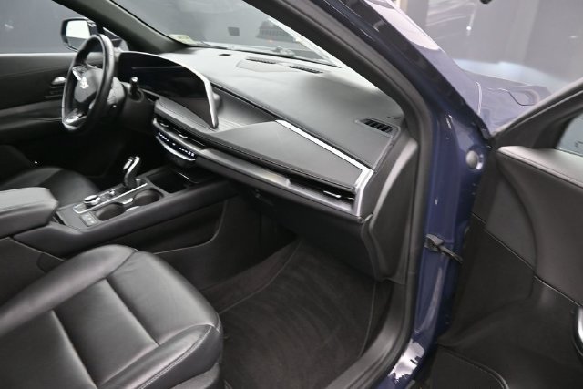 Certified 2025 Cadillac XT4 Premium Luxury FWD image 9