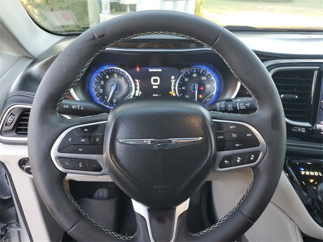 Used 2024 Chrysler Pacifica Limited w/ Uconnect Theater Family Group image 11