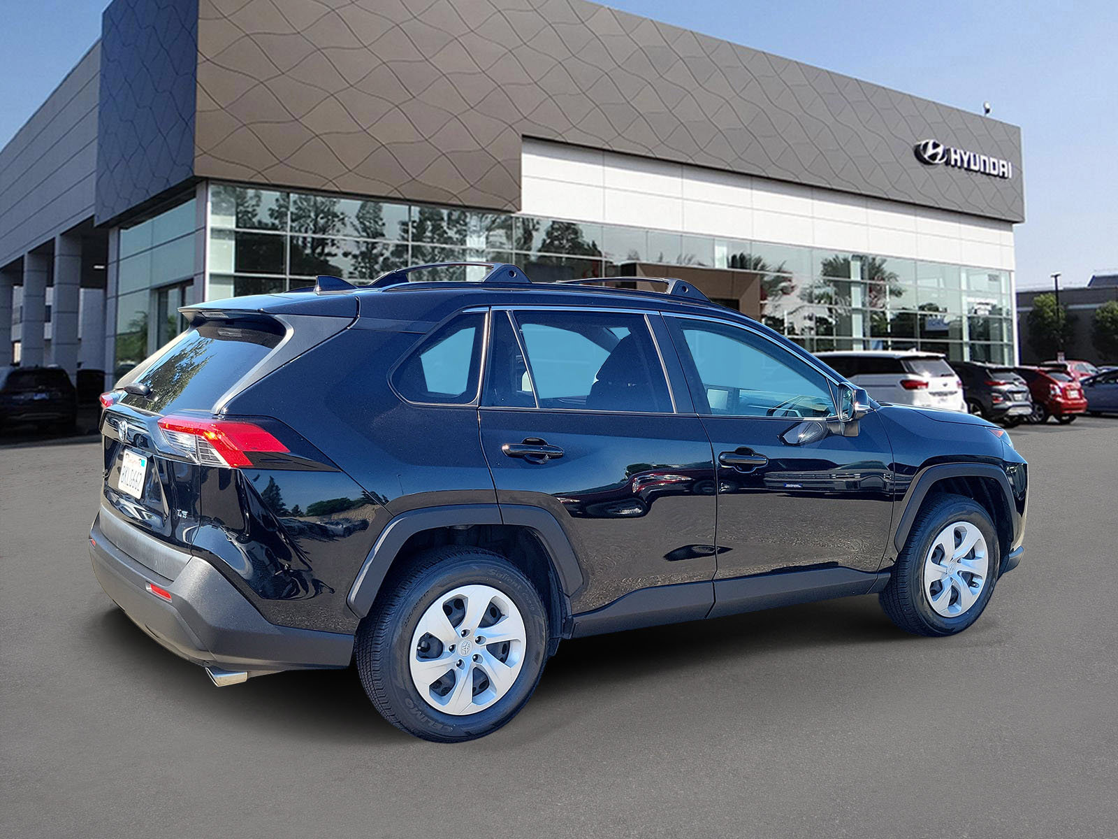 Used 2019 Toyota RAV4 LE w/ Carpet Mat Package FWD image 2